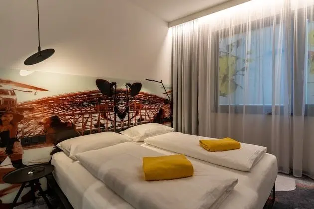 City Tek Büyük Yataklı Oda