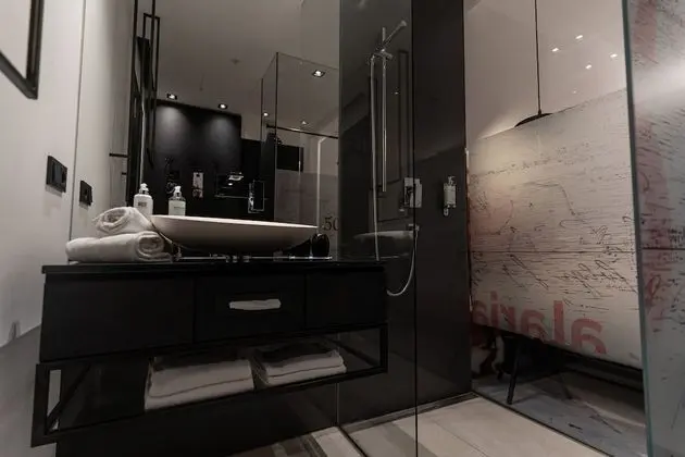 City Tek Büyük Yataklı Oda