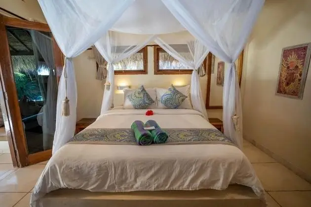 Oda (Beach Club, Beachside Bungalow)