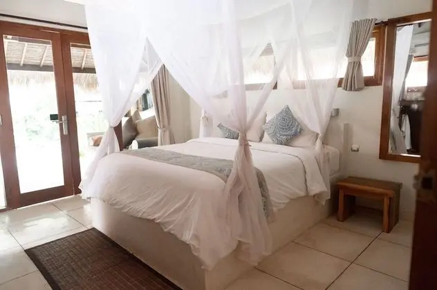Oda (Beach Club, Beachside Bungalow)