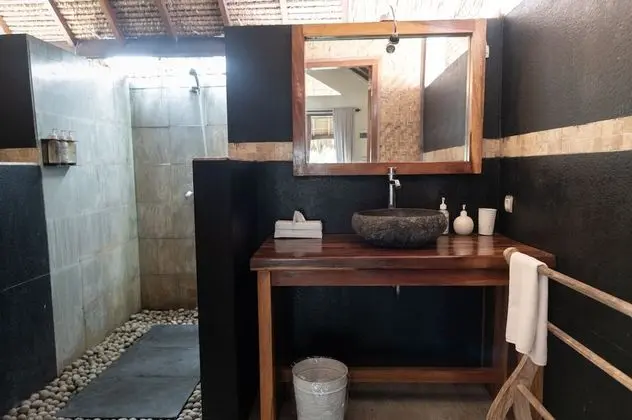 Oda (Beach Club, Beachside Bungalow)