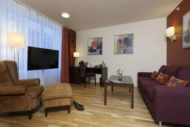 Junior Tek Büyük veya İki Ayrı Yataklı Oda