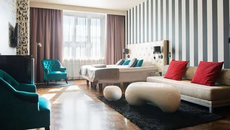 Superior Oda, 1 En Büyük (King) Boy Yatak ve Çekyat (Plus)