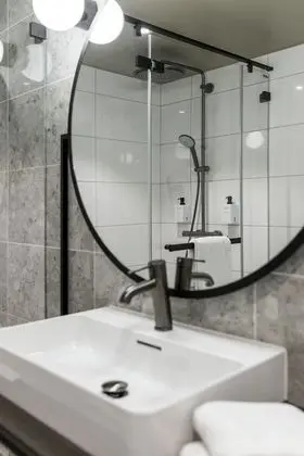 Oda, 1 Büyük (Queen) Boy Yatak