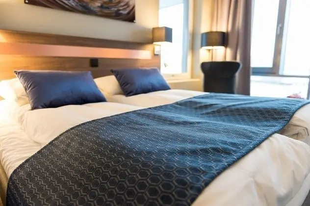 Oda, 1 Büyük (Queen) Boy Yatak