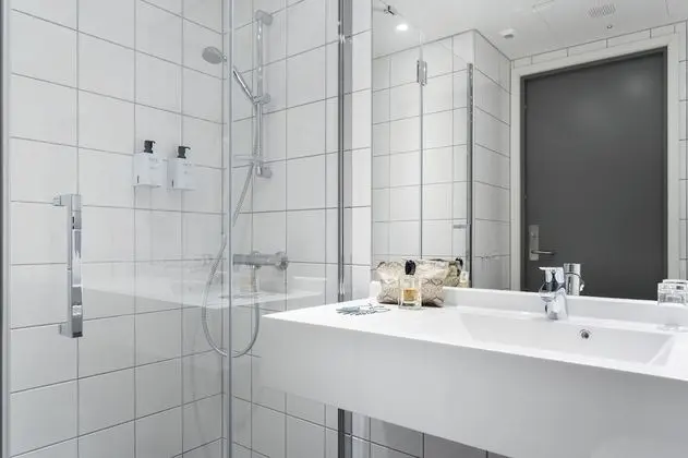 Oda, 1 Büyük (Queen) Boy Yatak