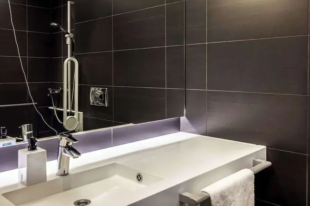 Engellilere uygun banyo