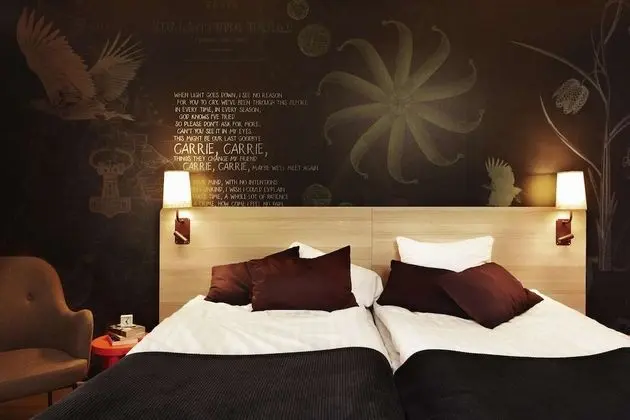 Oda, 1 Büyük (Queen) Boy Yatak