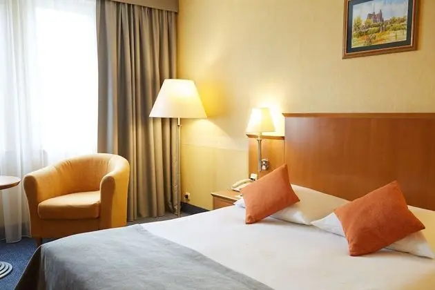 Oda, 1 Büyük (Queen) Boy Yatak