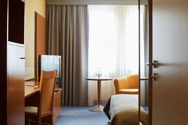 Oda, 1 Büyük (Queen) Boy Yatak