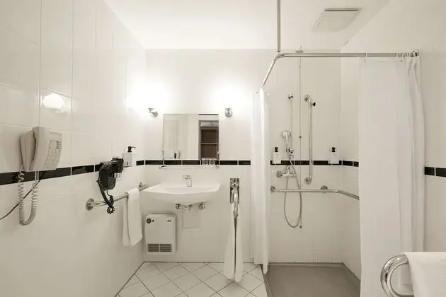 Oda, 1 Büyük (Queen) Boy Yatak