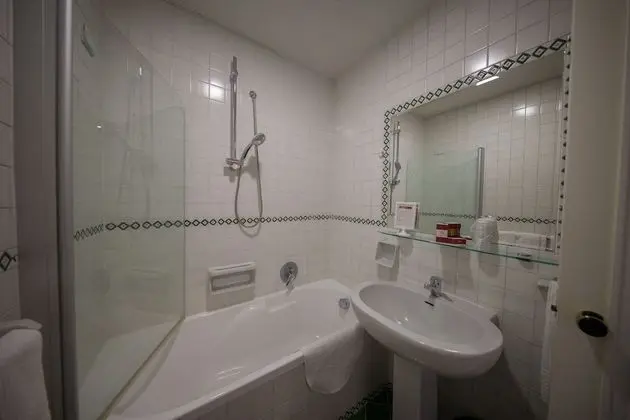 Üç Kişilik Oda