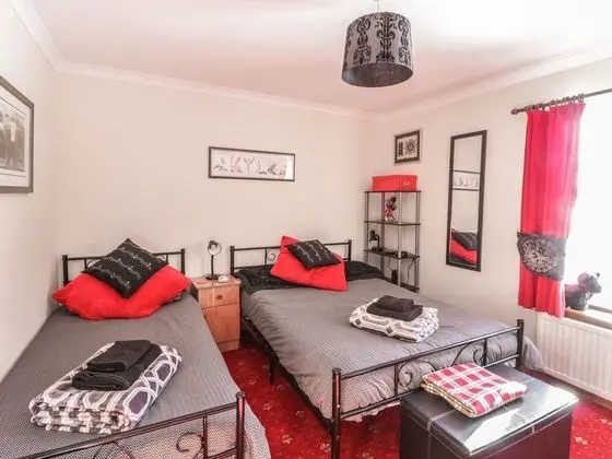 Bungalov, 6 Yatak Odası
