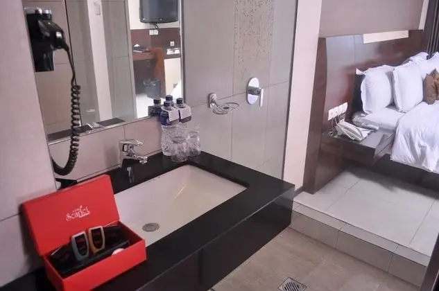 Standard Tek Büyük Yataklı Oda