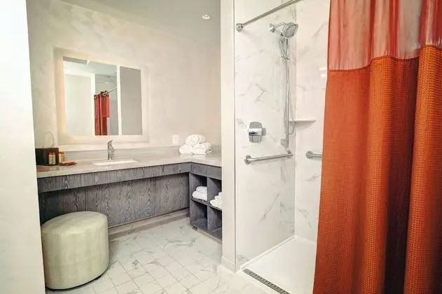 Luxury Oda, 1 En Büyük (King) Boy Yatak, Engellilere Uygun