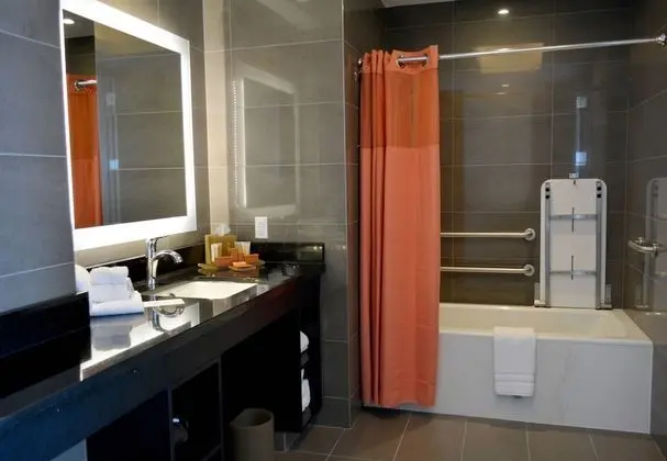 Luxury Oda, 2 Büyük (Queen) Boy Yatak, Engellilere Uygun