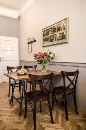 Design Stüdyo Süit, Küçük Mutfak, Avlu Manzaralı (A2)