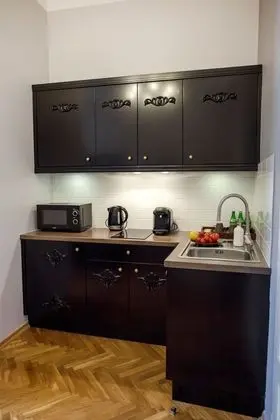 Design Stüdyo Süit, Küçük Mutfak, Avlu Manzaralı (A2)