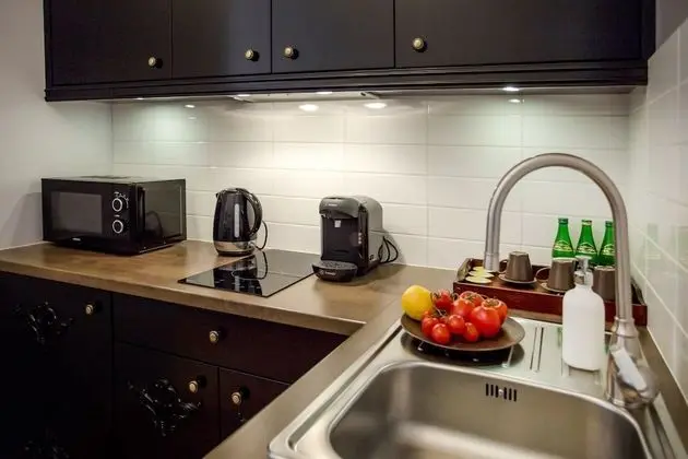 Design Stüdyo Süit, Küçük Mutfak, Avlu Manzaralı (A2)