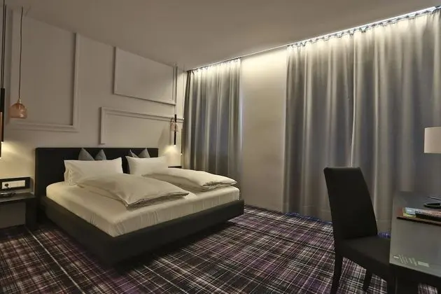 Deluxe Tek Büyük Yataklı Oda