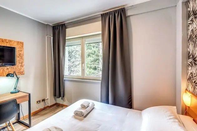 Büyük Yataklı Tek Kişilik Oda