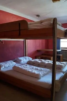 Dört Kişilik Oda, Ortak Banyo