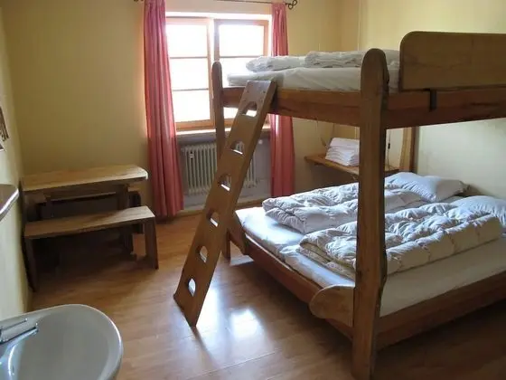 Dört Kişilik Oda, Ortak Banyo