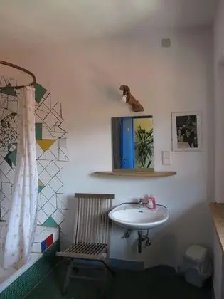 Dört Kişilik Oda, Ortak Banyo