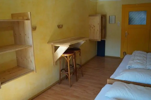 İki Ayrı Yataklı Oda, Ortak Banyo