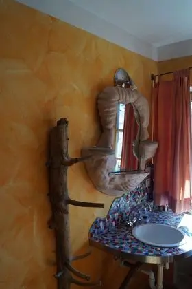 İki Ayrı Yataklı Oda, Ortak Banyo