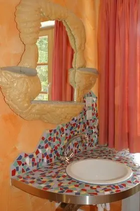 İki Ayrı Yataklı Oda, Ortak Banyo