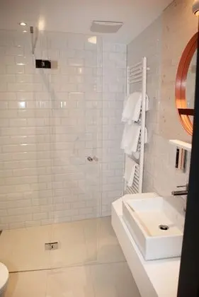 Büyük Yataklı Tek Kişilik Oda