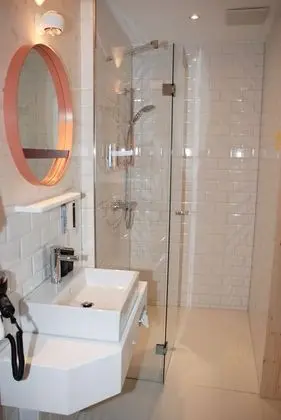 Büyük Yataklı Tek Kişilik Oda