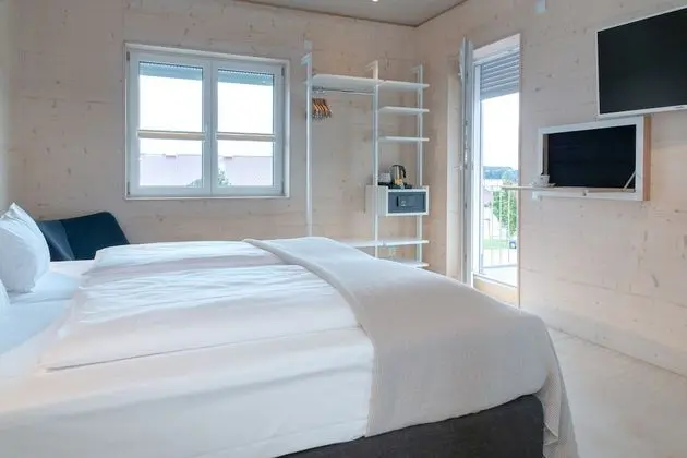 Tek Büyük Yataklı Oda, Balkon