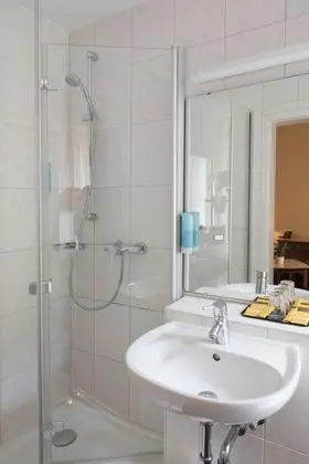Grand Tek Büyük Yataklı Oda, 1 Çift Kişilik veya 2 Tek Kişilik Yatak, Avlu Manzaralı