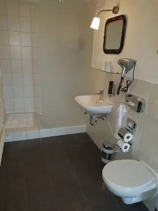 Tek Büyük Yataklı Oda, Banyolu/Duşlu