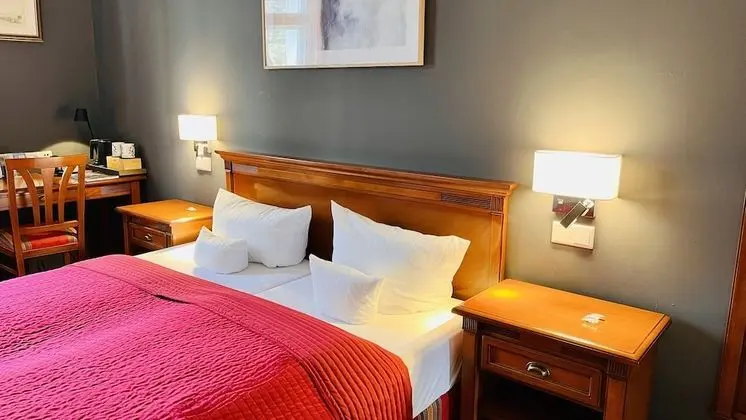 Classic Tek Büyük Yataklı Oda, 1 En Büyük (King) Boy Yatak (2 matresses in bed frame)