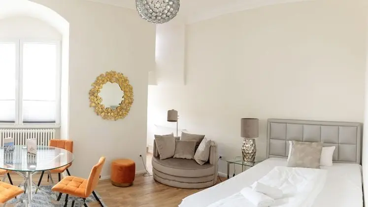 Design Büyük Yataklı Tek Kişilik Oda
