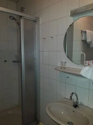 Basic Tek Büyük Yataklı Oda, Göl Manzaralı