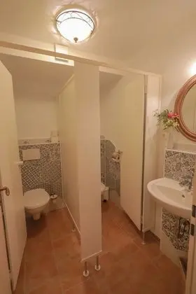 Tek Büyük Yataklı Oda, Ortak Banyo