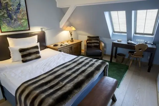 Classic Tek Büyük Yataklı Oda