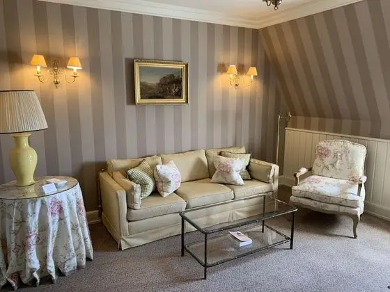 Junior Süit, Sigara İçilmez (Castle)