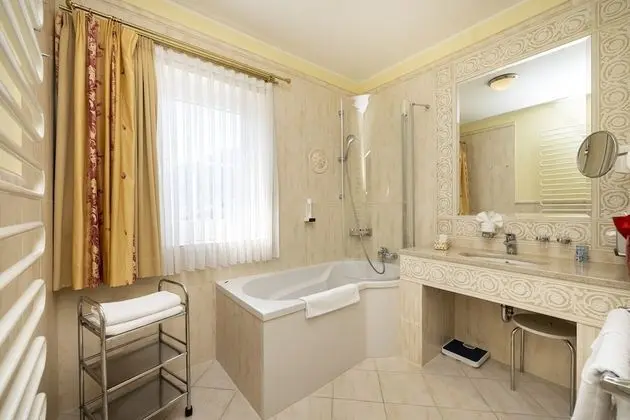 Deluxe Tek Büyük Yataklı Oda (Herzogzimmer)