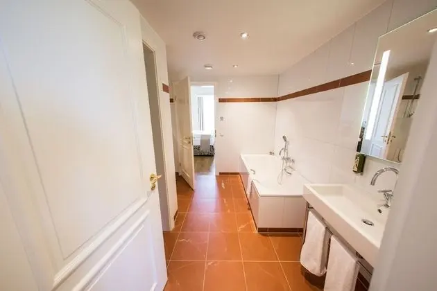 Deluxe Tek Büyük Yataklı Oda, Küvet