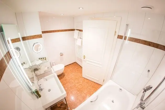 Deluxe Tek Büyük Yataklı Oda, Küvet