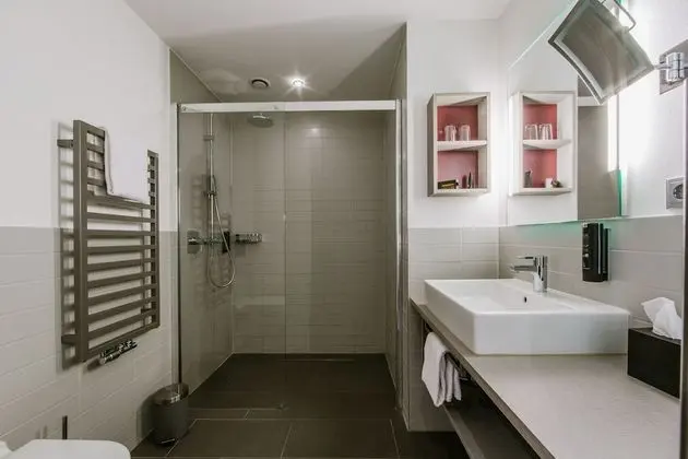 Comfort Tek Büyük Yataklı Oda