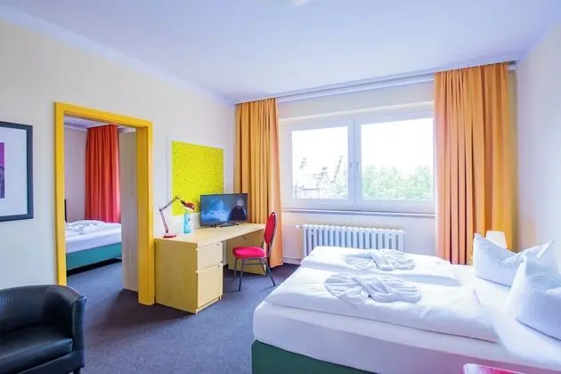 Family Oda, Ek Bina (Himmelsscheibe)