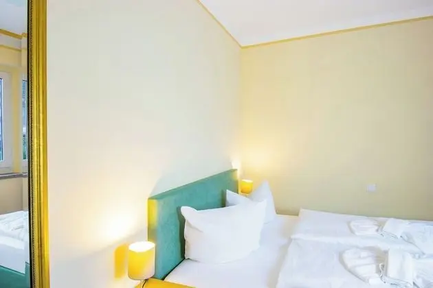 Family Oda, Ek Bina (Himmelsscheibe)