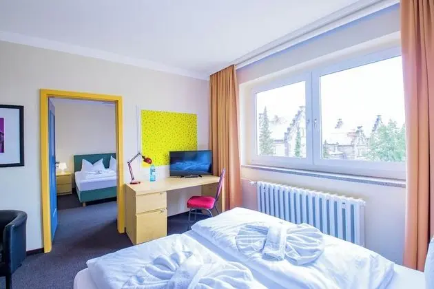 Family Oda, Ek Bina (Himmelsscheibe)