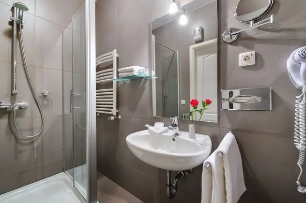 Comfort Tek Büyük Yataklı Oda